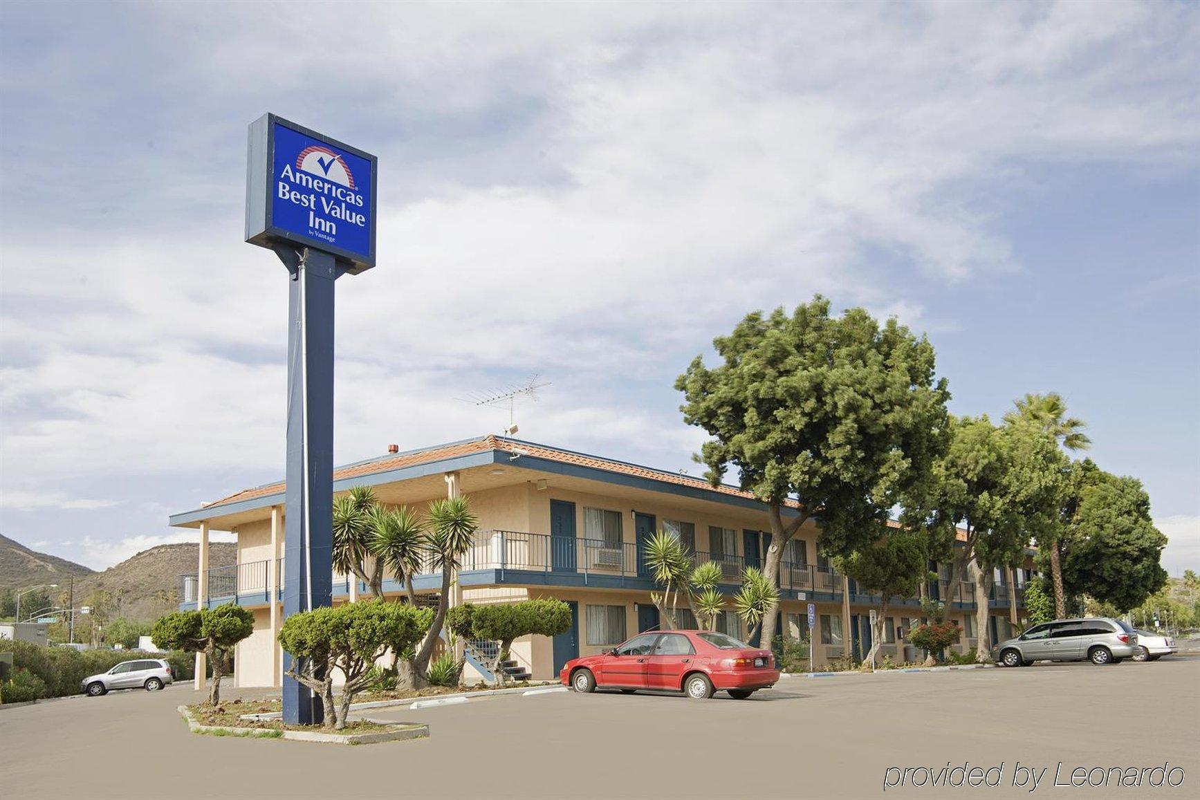 Americas Best Value Inn Таузанд-Окс Экстерьер фото