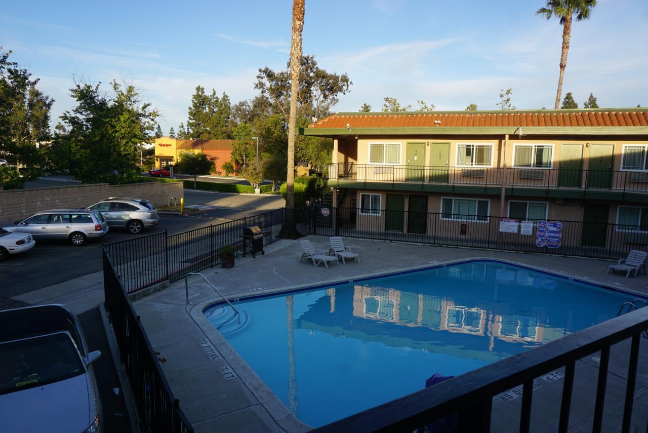 Americas Best Value Inn Таузанд-Окс Экстерьер фото