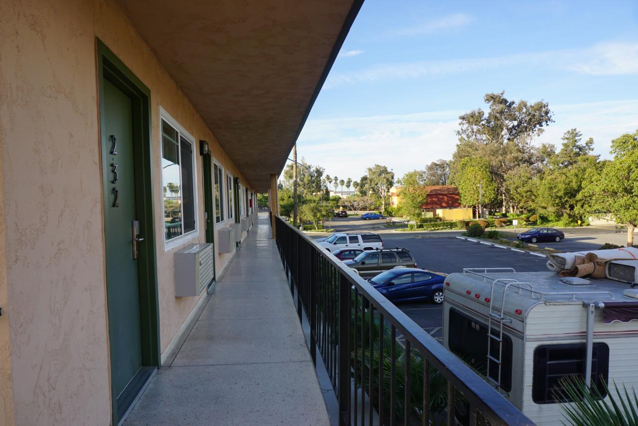 Americas Best Value Inn Таузанд-Окс Экстерьер фото