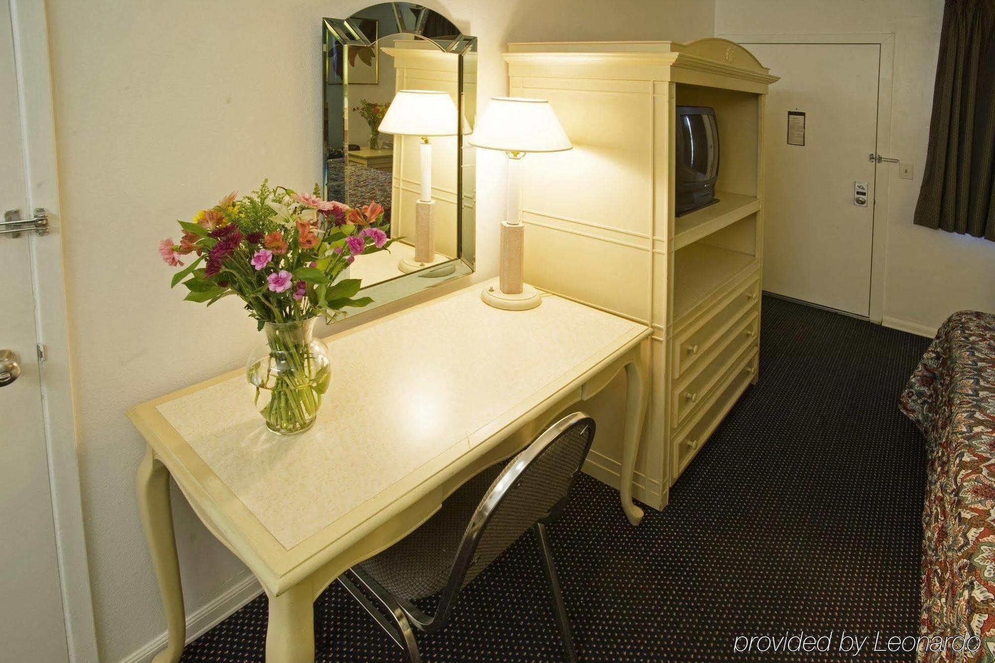 Americas Best Value Inn Таузанд-Окс Экстерьер фото